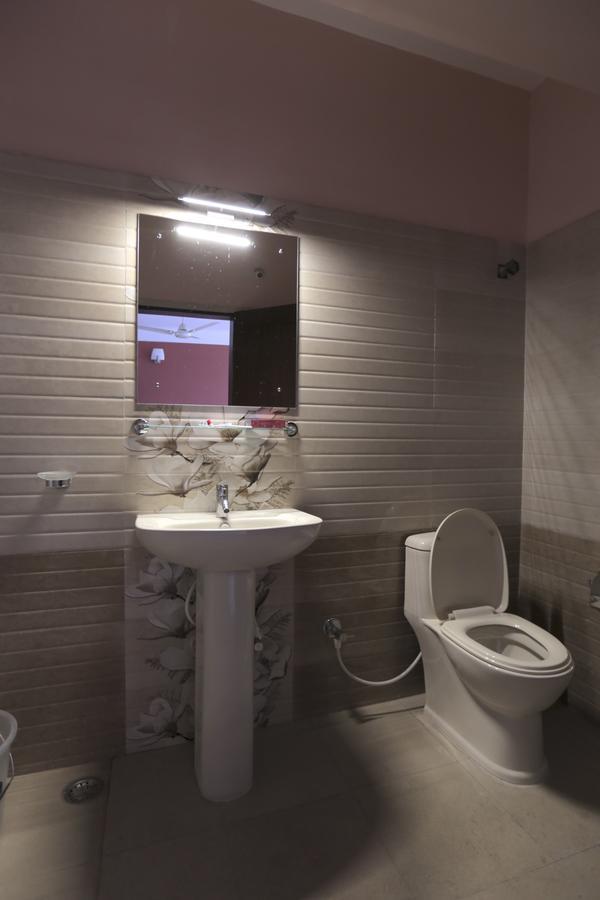 Yaksha Holiday Home Силигури Екстериор снимка